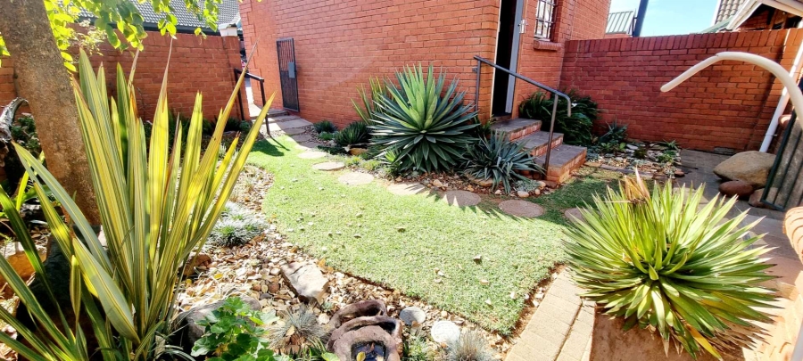 2 Bedroom Property for Sale in Heuwelsig Free State